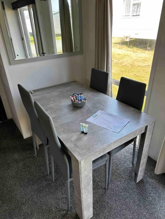 2 Bedroom Caravan With Sea Views Eastchurch Exteriér fotografie