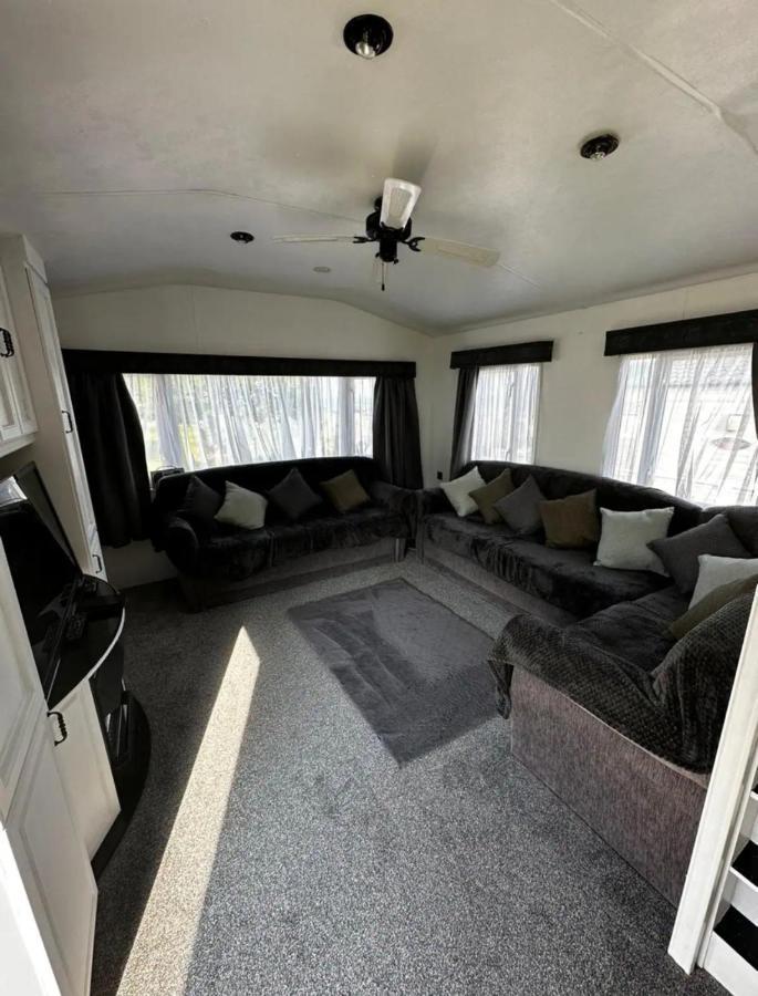 2 Bedroom Caravan With Sea Views Eastchurch Exteriér fotografie