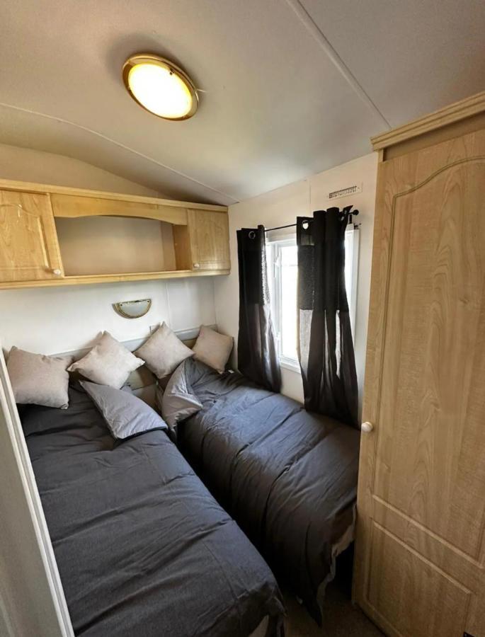 2 Bedroom Caravan With Sea Views Eastchurch Exteriér fotografie